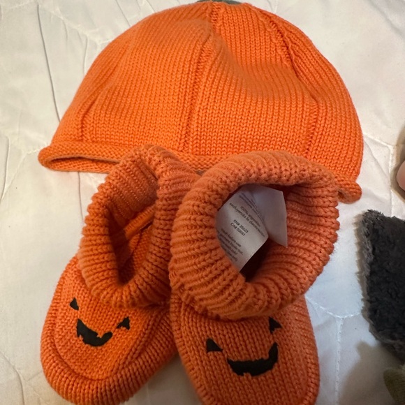Halloween Pumpkin Hoodie, Hat and Booties & Bumble Bee Costume Baby 0-3 months - Picture 2 of 13